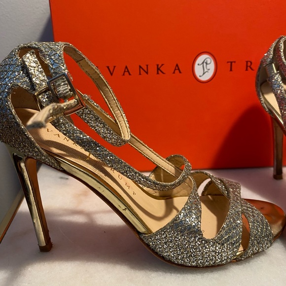 Gold Texture “Helice” Heel by Ivanka Trump - Size 6 - Picture 6 of 8